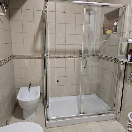 Apartment Shtepia E Daves 3bdr & Parking *