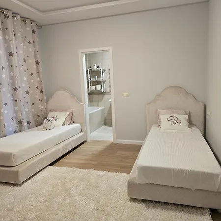 Shtepia E Daves 3bdr & Parking Apartment