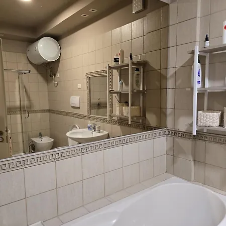 Shtepia E Daves 3bdr & Parking Apartment *